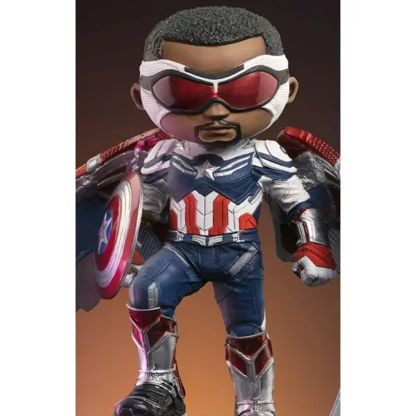 Statuetta Iron Studios Minico di Sam Wilson come Capitan America con lo scudo