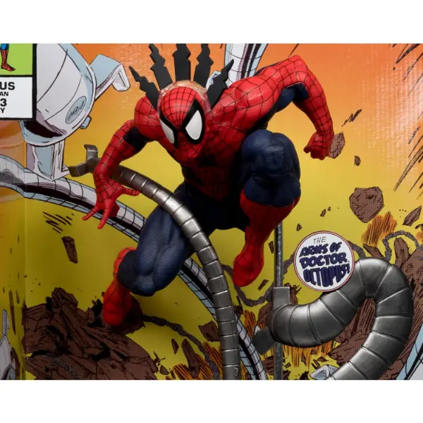 Statua McFarlane Toys di Spider-Man in scala uno a sei con base scenica e fumetto incluso