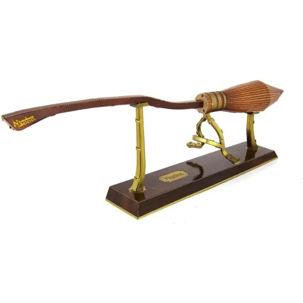 Kit modellino Metal Earth della Nimbus 2000 in lamiera di metallo da montare