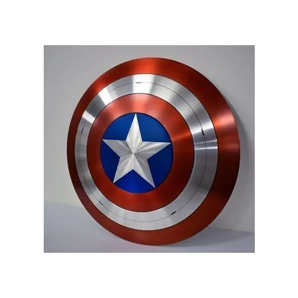 Scudo rotondo in metallo di Capitan America con impugnatura in pelle